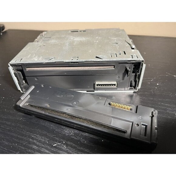 - UNTESTED - JVC KD-S550  CD Receiver w/ Removable Face Plate & Mounting Sleeve - Picture 2 of 6